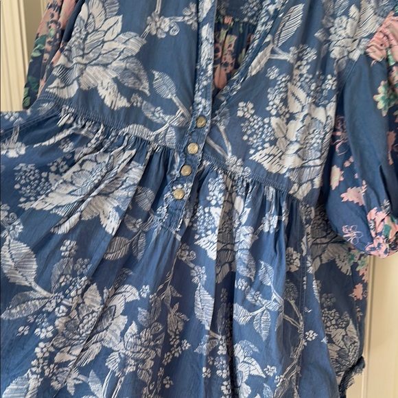 WE THE FREE Cosette Floral Chambray Combo Pullover Top EUC Size XLarge - Picture 6 of 12